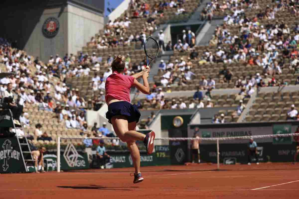 Roland Garros tweener Kasaktina